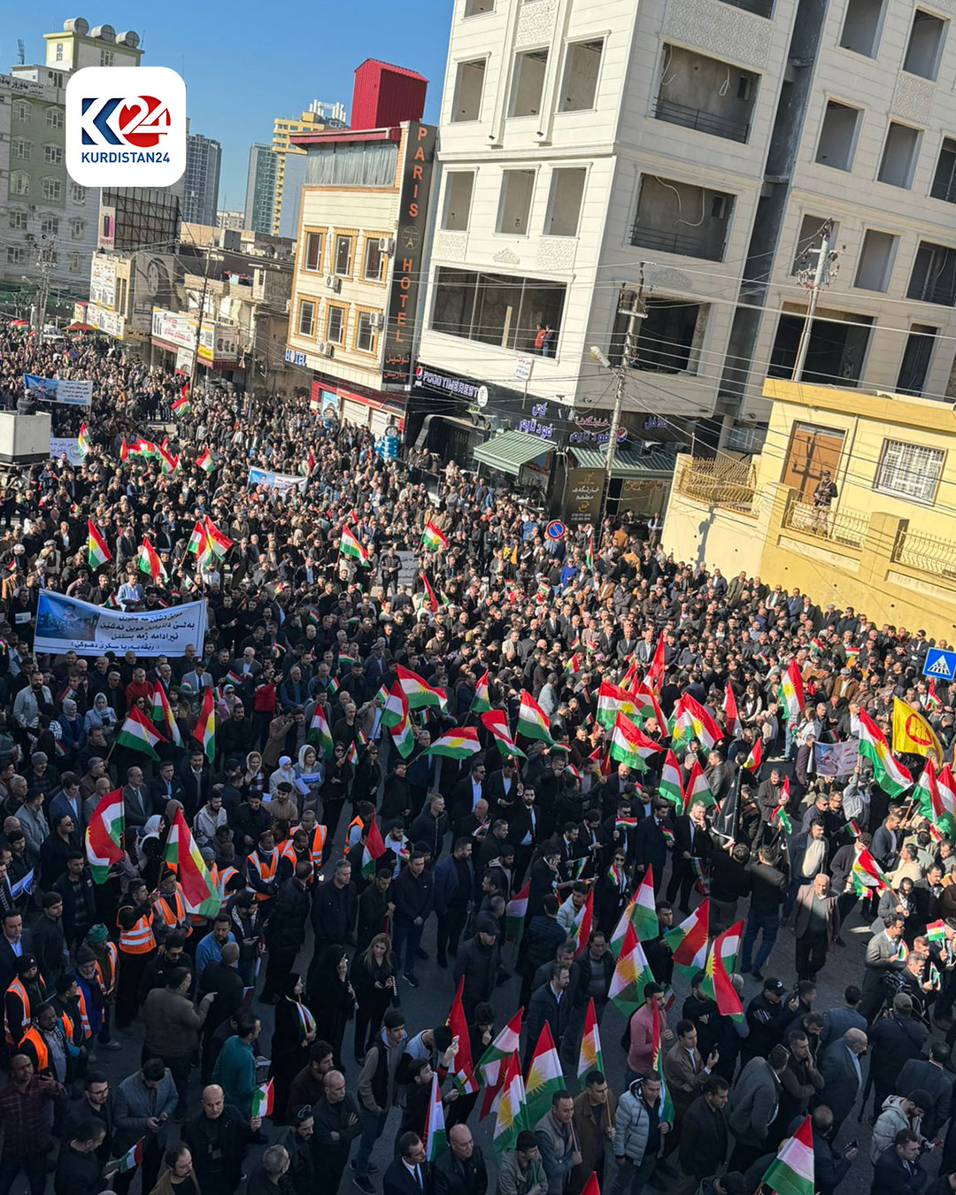 خۆپیشاندانی بەرفراوانی خەڵکی دهۆک لە دژی هێرشە مووشەکییەکەی سەر هەولێر (وێنە: مەسعود وەرمێلی - کوردستان24)