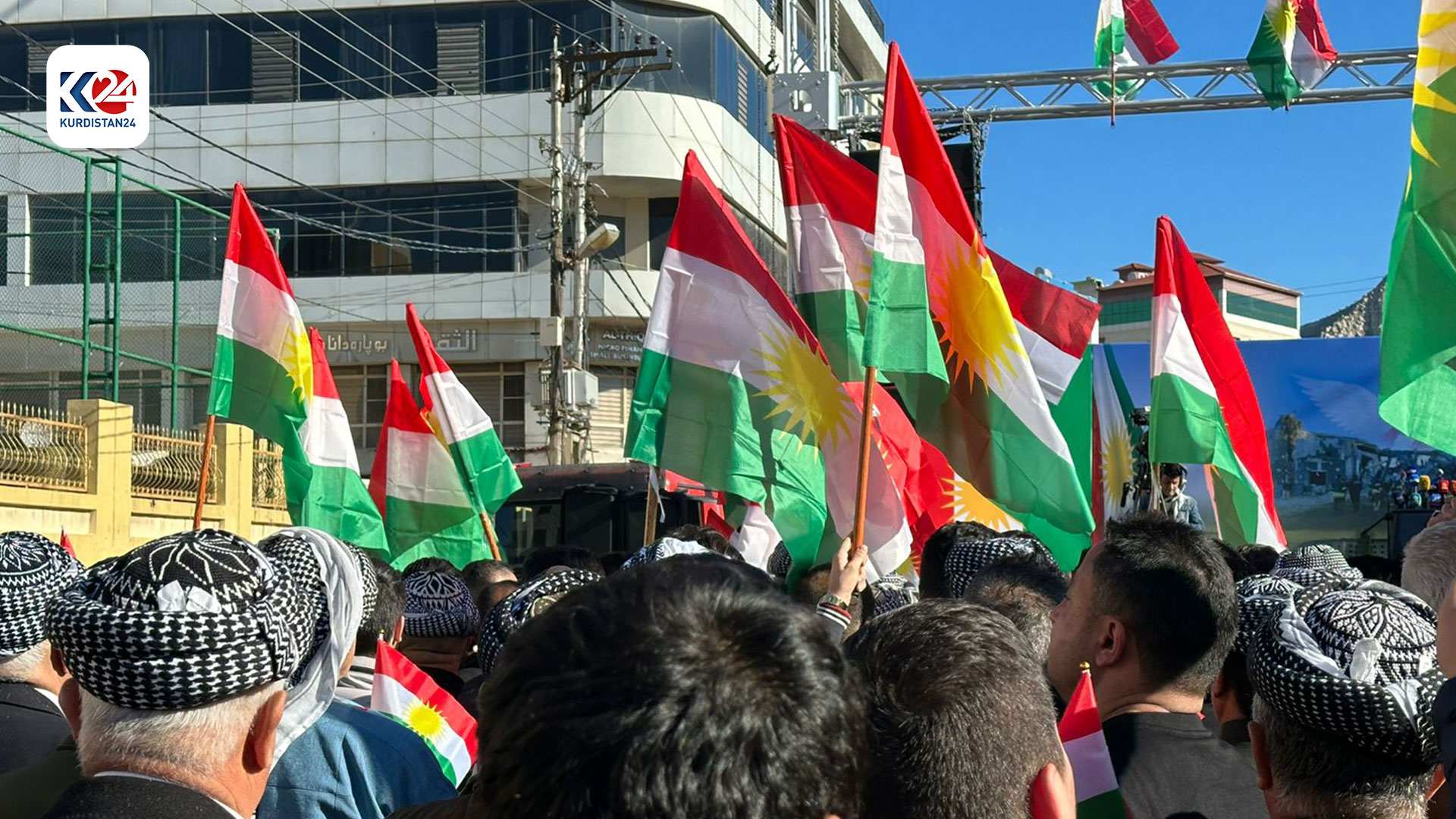 خۆپیشاندانی بەرفراوانی خەڵکی دهۆک لە دژی هێرشە مووشەکییەکەی سەر هەولێر (وێنە: ئاری حوسێن - کوردستان24)