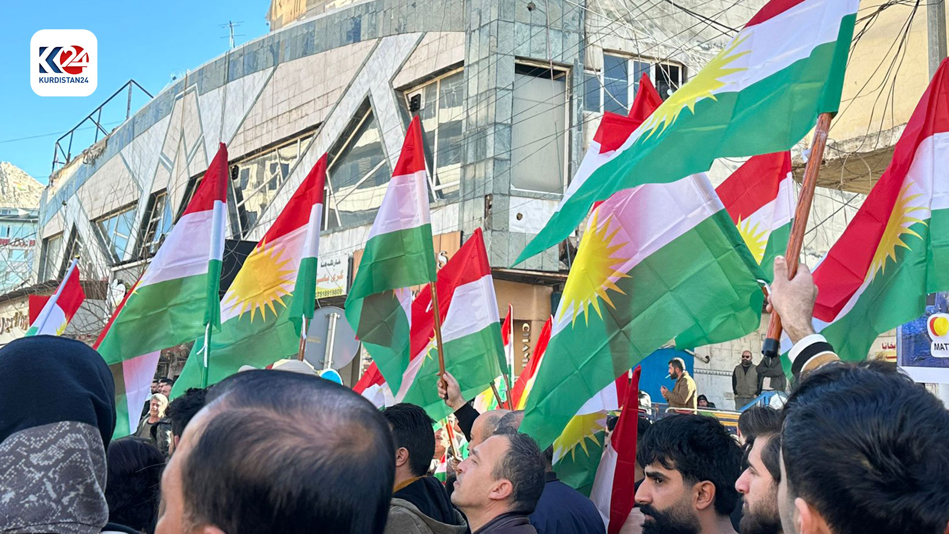 خۆپیشاندانی بەرفراوانی خەڵکی دهۆک لە دژی هێرشە مووشەکییەکەی سەر هەولێر (وێنە: ئاری حوسێن - کوردستان24)