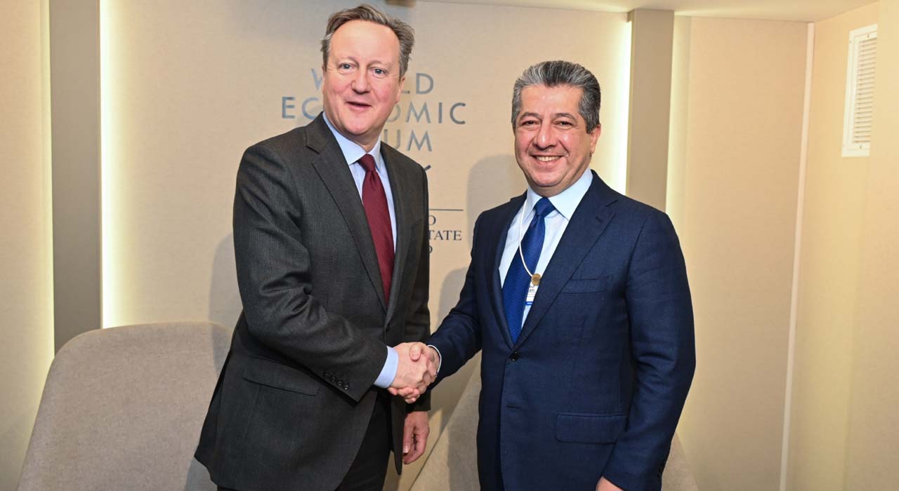 Kurdistan Region Prime Minister Masrour Barzani (right) shaking hands with UK Secretary of State for Foreign, Commonwealth and Development Affairs in Davos, Switzerland, Jan. 18, 2024. (Photo: KRG)