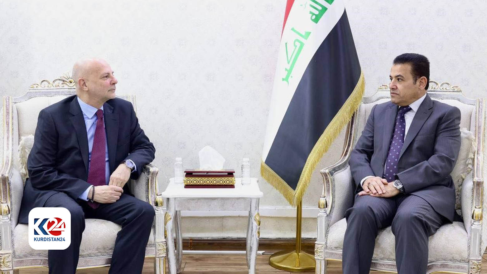 کلودیو کوردون، معاون نماینده ویژه سازمان ملل در عراق(سمت چپ) روز پنجشنبه، ١٨ ژانویه ٢٠٢٤  در بغداد با قاسم الاعرجی، مشاور امنیت ملی عراق دیدار کرد - عکس: یونامی