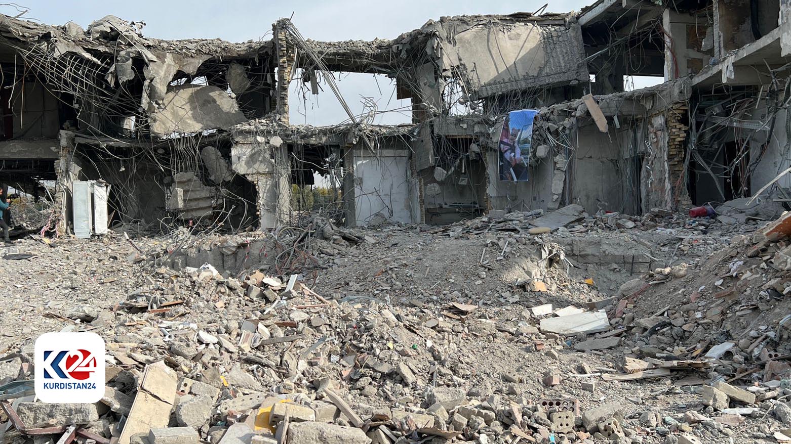حطام منزل الشهيد بيشرو دزيي بعد القصف