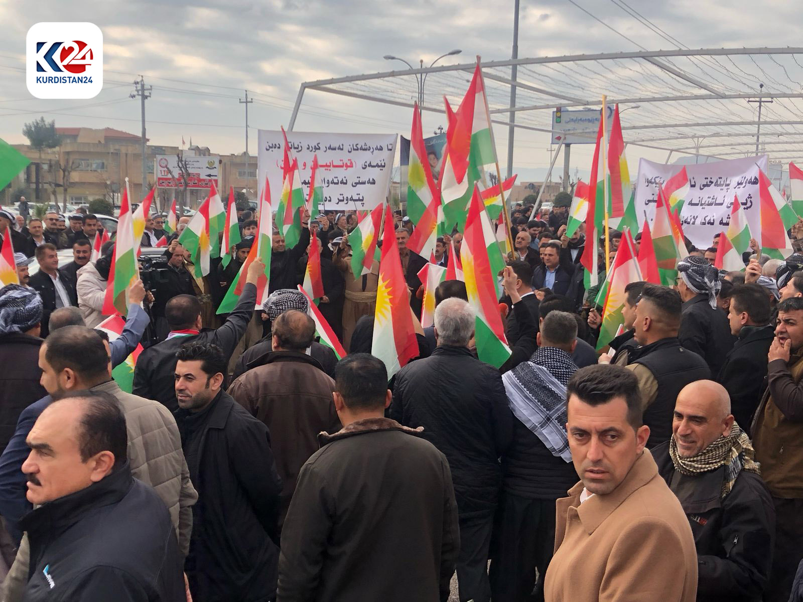 خۆپیشاندانی خەڵکی رانیە لە دژی هێرشەکەی سەر هەولێر (وێنە: ئاراس ئەمین - کوردستان24)