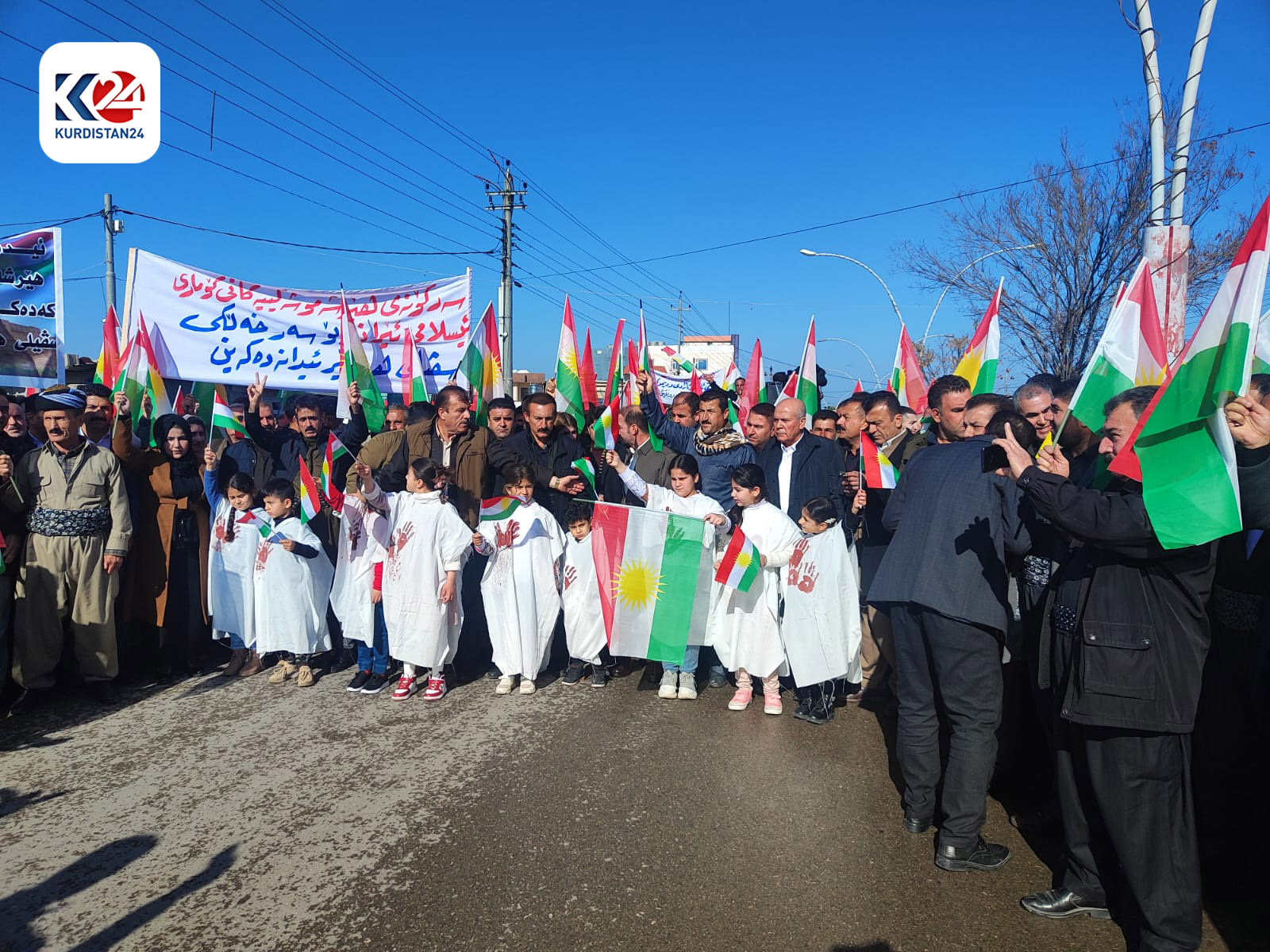 Halep&ccedil;e'de g&ouml;steri (FOTO-Avin Atta/K24)
