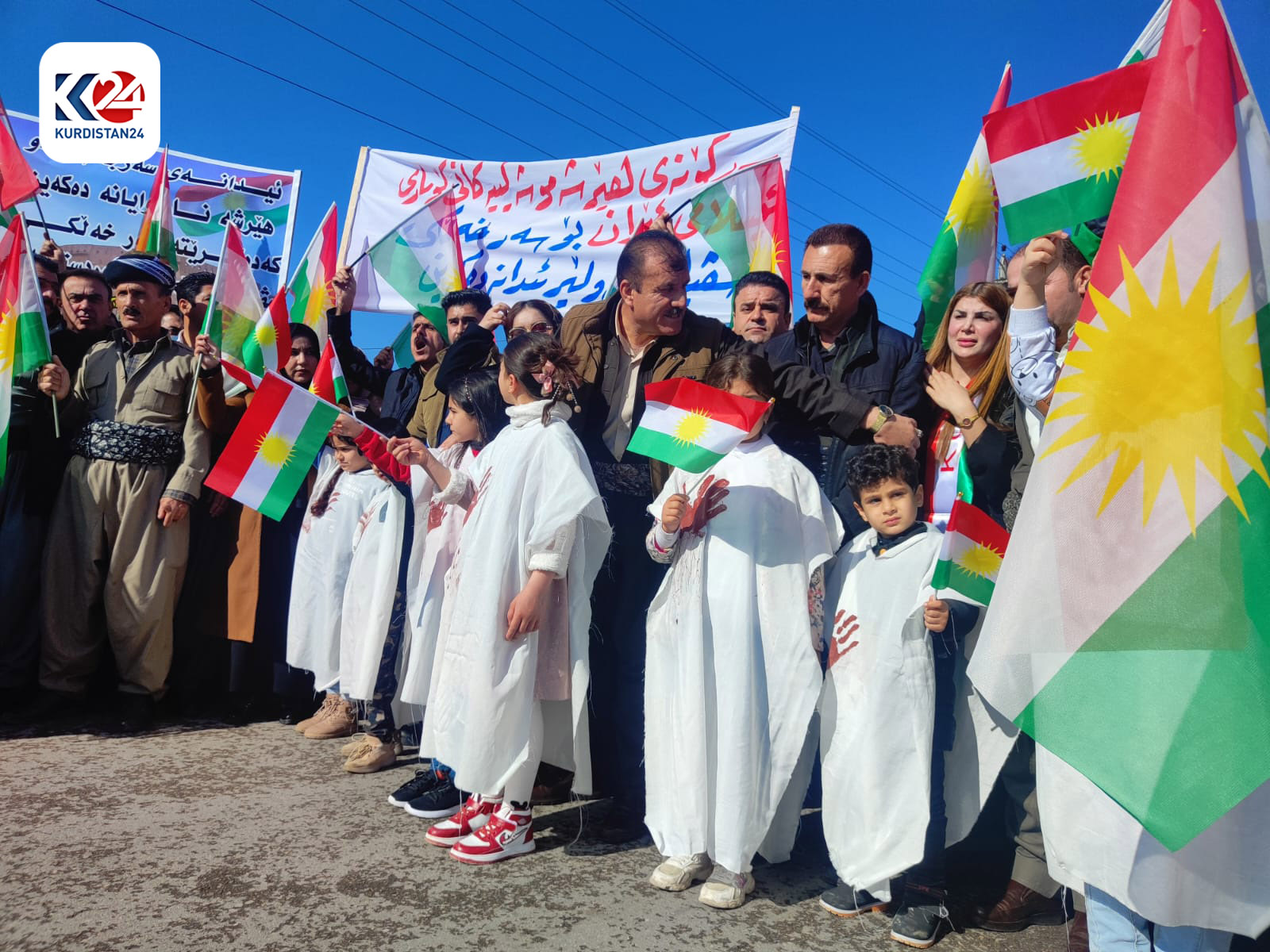 خۆپیشاندانی هاووڵاتییانی هەڵەبجە لە دژی هێرشە مووشەکییە بالیستییەکەی سەر هەولێر (وێنە: ئەڤین عەتا - کوردستان24)