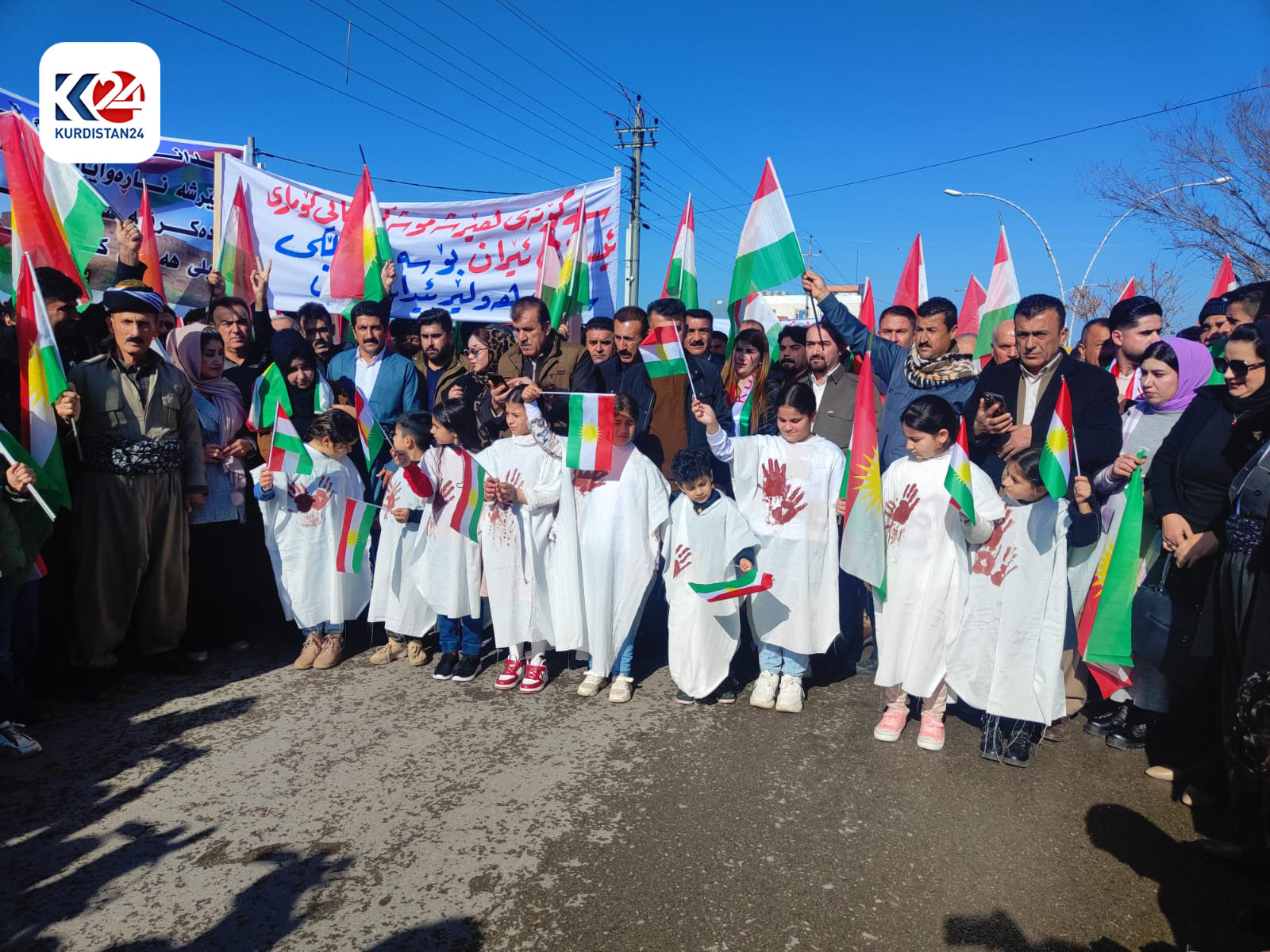 خۆپیشاندانی هاووڵاتییانی هەڵەبجە لە دژی هێرشە مووشەکییە بالیستییەکەی سەر هەولێر (وێنە: ئەڤین عەتا - کوردستان24)