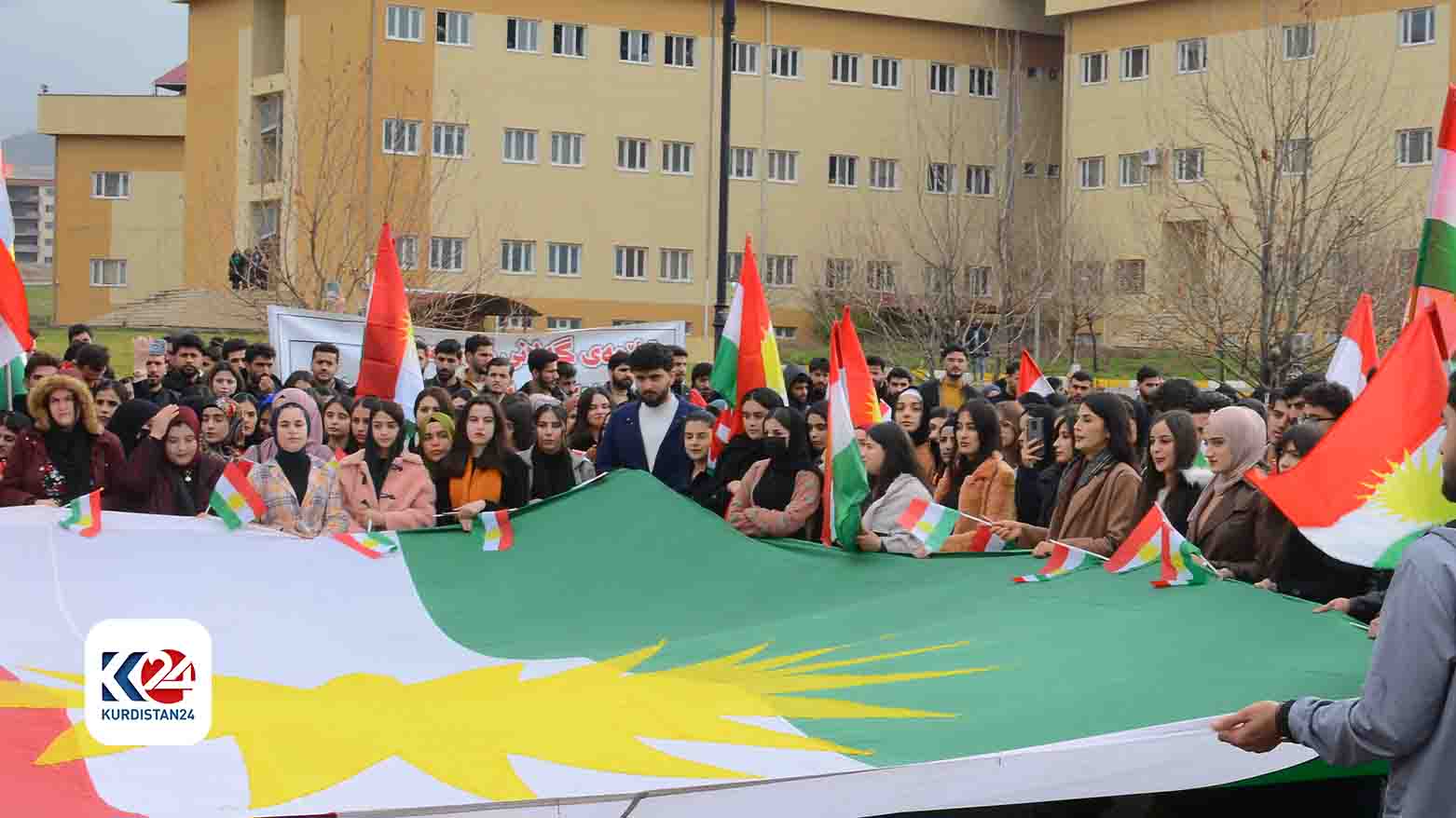 Soran Üniversitesi öğrenci ve öğretim görevlilerinden İran saldırılarına karşı protesto gösterisi