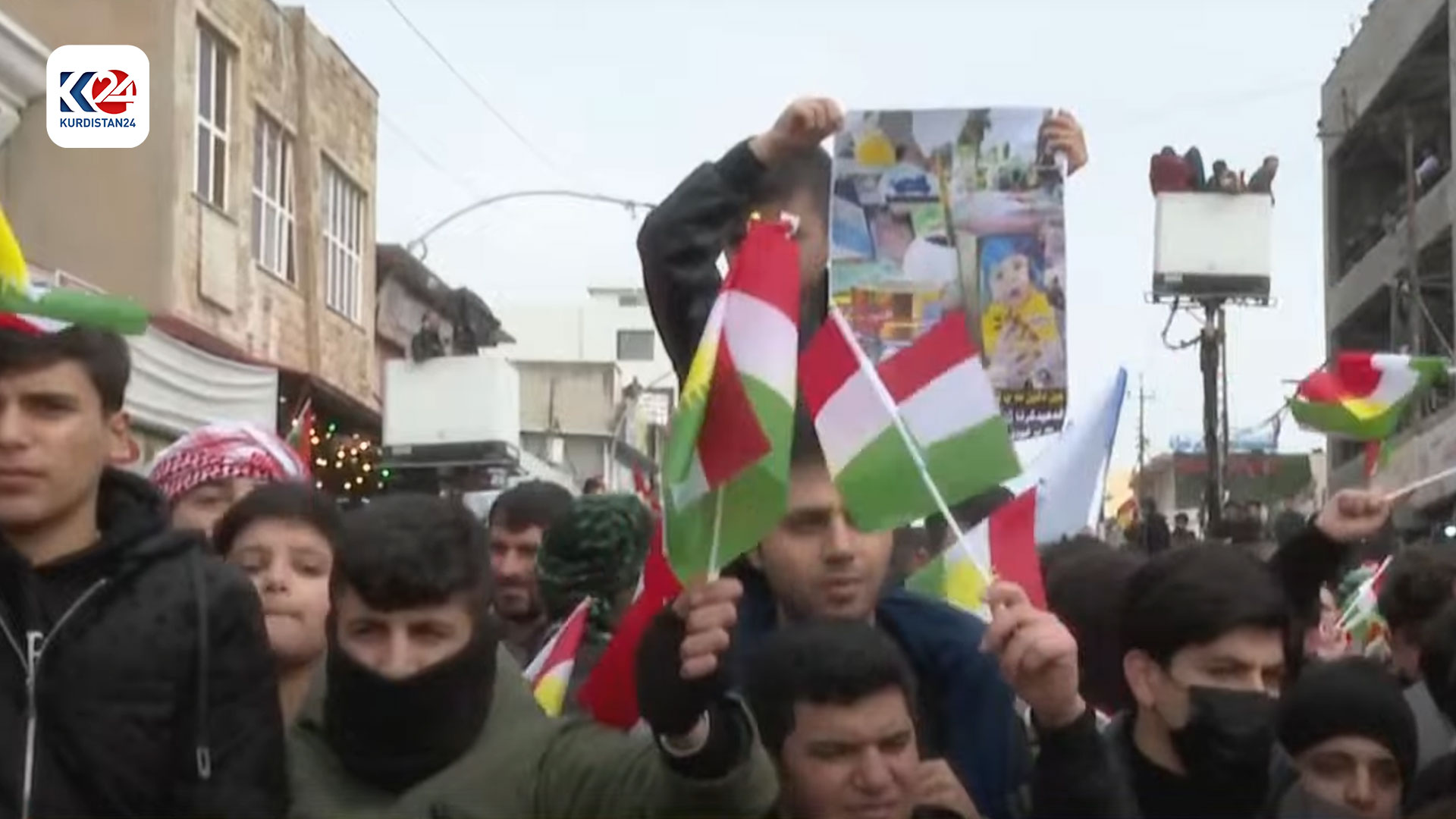 خۆپیشاندانی خەڵکی شێخان لە دژی هێرشەکەی ئێران بۆ سەر هەولێر (وێنە: چەکدار جەمال - کوردستان24)