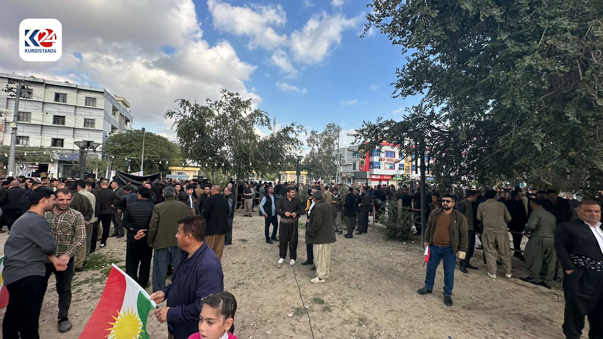 خۆپیشاندانی خەڵکی کەلار لە دژی هێرشەکەی سەر هەولێر (وێنە: هەرێم جاف - کوردستان24)