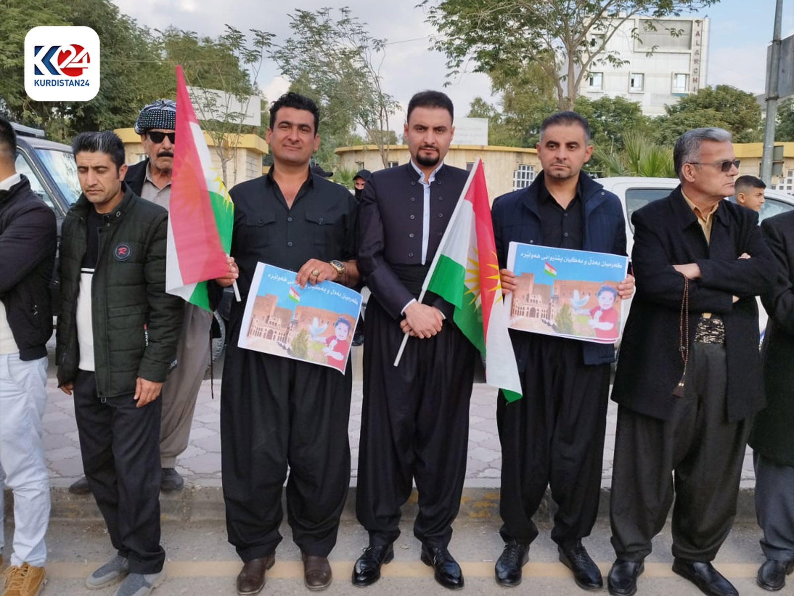 Kelar&rsquo;da vatandaşlar İran&rsquo;ın Erbil&rsquo;de sivillere y&ouml;nelik saldırılarına karşı protesto g&ouml;sterisi d&uuml;zenledi: FOTO (Harem Caf- Soran Hekim/K24)