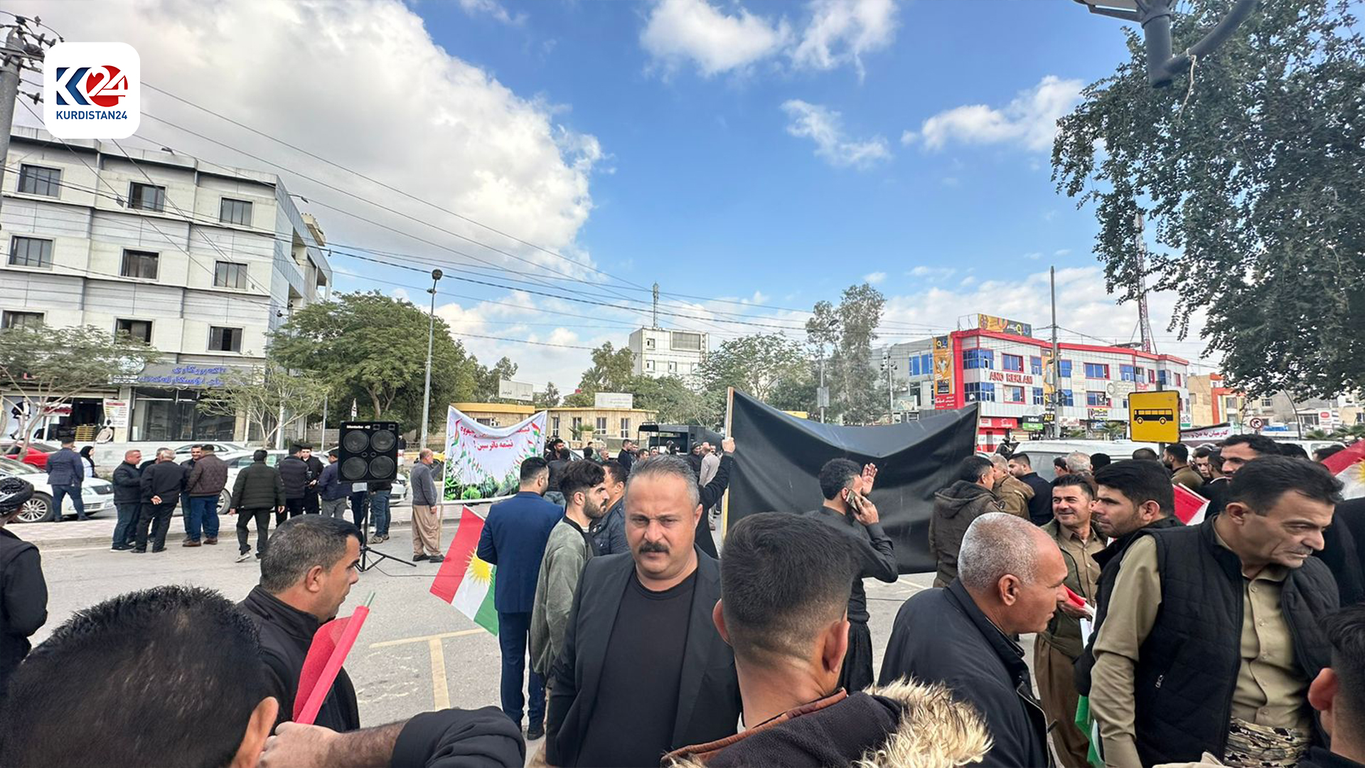 Kelar&rsquo;da vatandaşlar İran&rsquo;ın Erbil&rsquo;de sivillere y&ouml;nelik saldırılarına karşı protesto g&ouml;sterisi d&uuml;zenledi: FOTO (Harem Caf- Soran Hekim/K24)