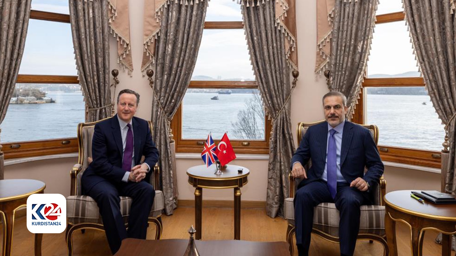 İngiltere Dışişleri Bakanı David Cameron ve Türkiye Dışişleri Bakanı Hakan Fidan