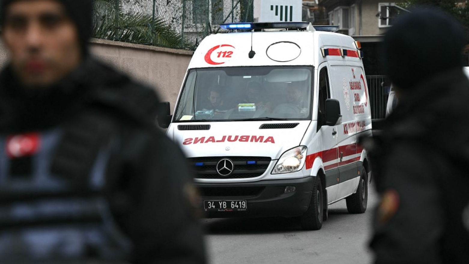 Medical staff wait in an ambulance as Turkish police officers block a street near Santa Maria church after a attack, in Istanbul, on January 28, 2024 (Photo: OZAN KOSE / AFP)