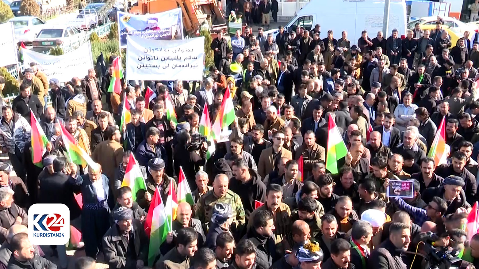 خۆپیشاندانی خەڵکی چەمچەماڵ لە دژی هێرشەکەی سەر هەولێر (وێنە: هێمن دەلۆ - کوردستان24)