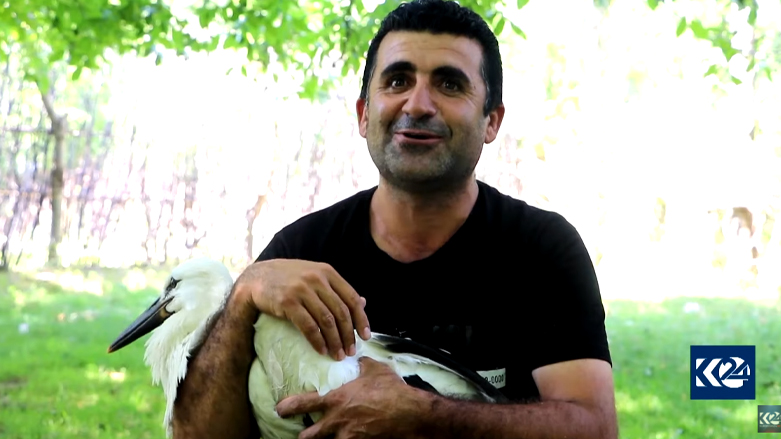 وێنه‌ی ئه‌كره‌م و له‌قله‌قه‌كه‌ی