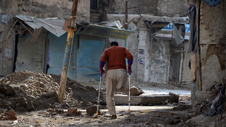 An amputee uses crutches to walk in a debris-strewn street in the old neighborhood of the northern Iraqi city of Mosul, Nov. 7, 2018. (Photo: Zaid al-Obeidi/AFP)