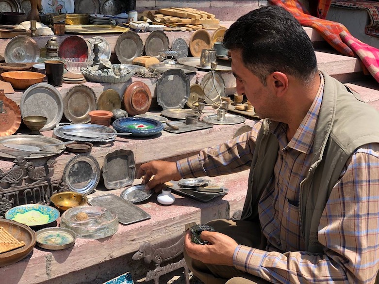 Farsat Hassan Muhammad organizes pieces for sale outside his shop in the bazaar, Duhok, July, 1, 2021 (Photo: Kurmanj Nheli) 