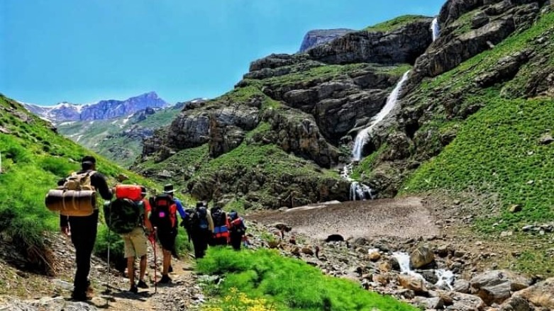 Hikers explore the dramatic landscapes of the autonomous Kurdistan Region. (Photo: CVKN)