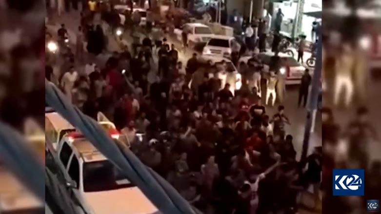 3 kes di xwepêşandanên Îranê de hatin kuştin