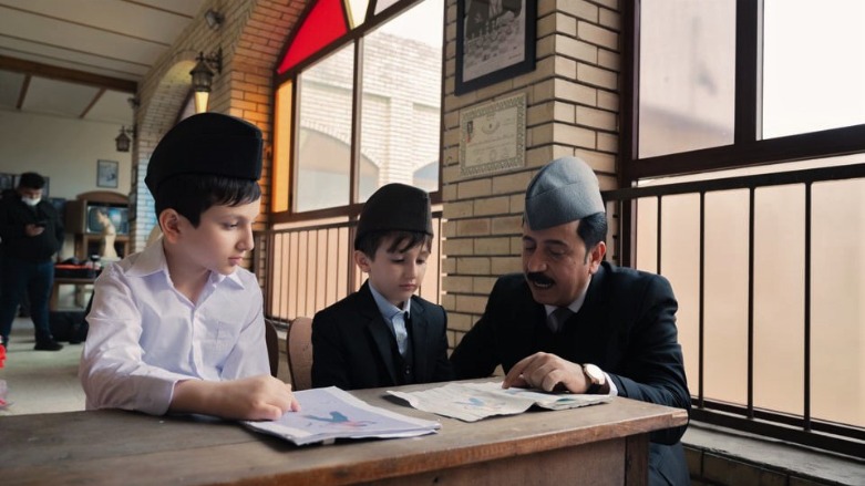 Erbil Educational Museum director Omed Anwer teaches visiting youth about the history of education in the Kurdistan Region. (Photo: Omed Anwer)