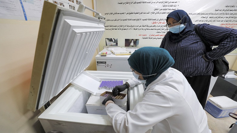 A medical worker unpacks a box of coronavirus vaccine vials from a refrigerator in the Iraqi capital of Baghdad, July 19, 2021. (Photo: Ahmad Al-Rubaye/AFP)