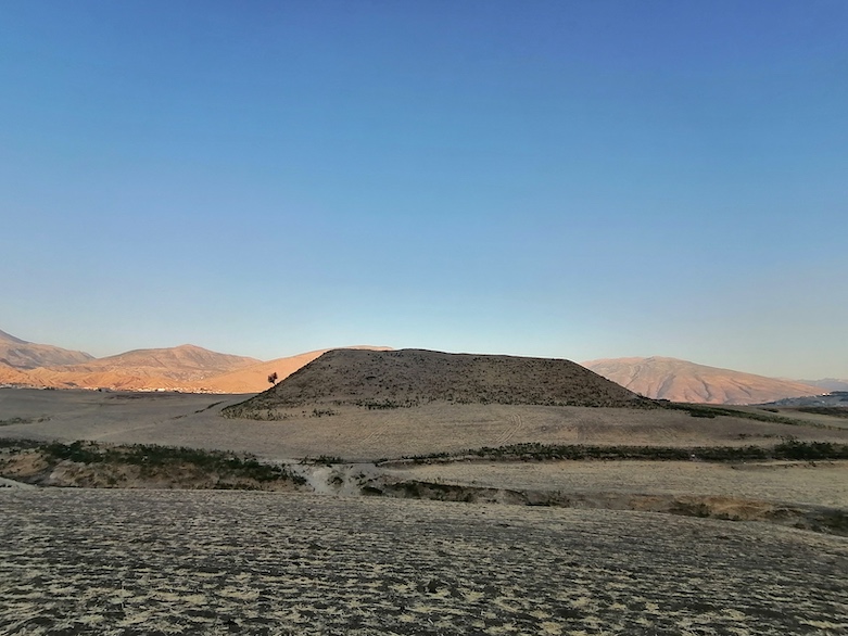 The mound of Gird-i Dasht, on the Soran plain, likely held a fortress in the Bronze Age, Iron Age, and Islamic periods. (Photo: Yadgar Ismail)