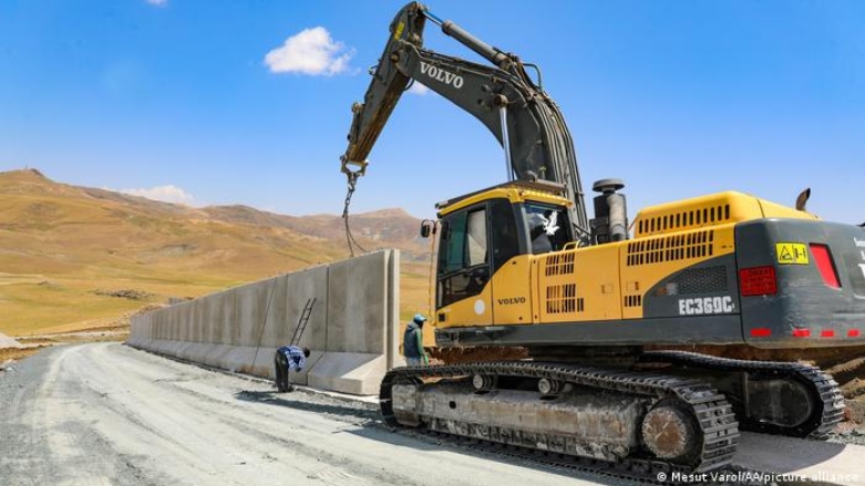 دیوارکشی ترکیە در مرز با ایران
