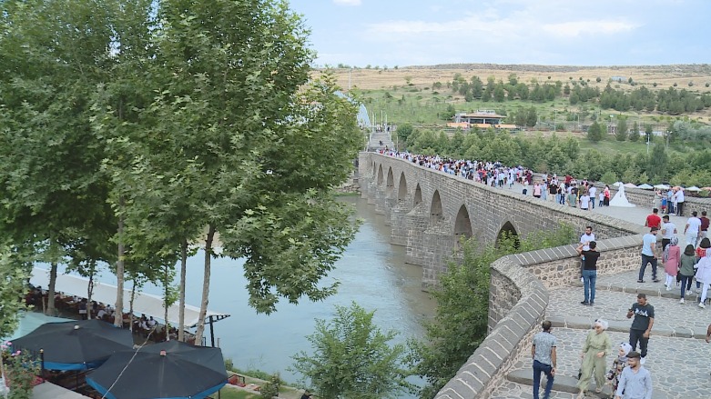 Diyarbekir.. Di cejna Qurbanê de cihên geştiyarî tije bûn