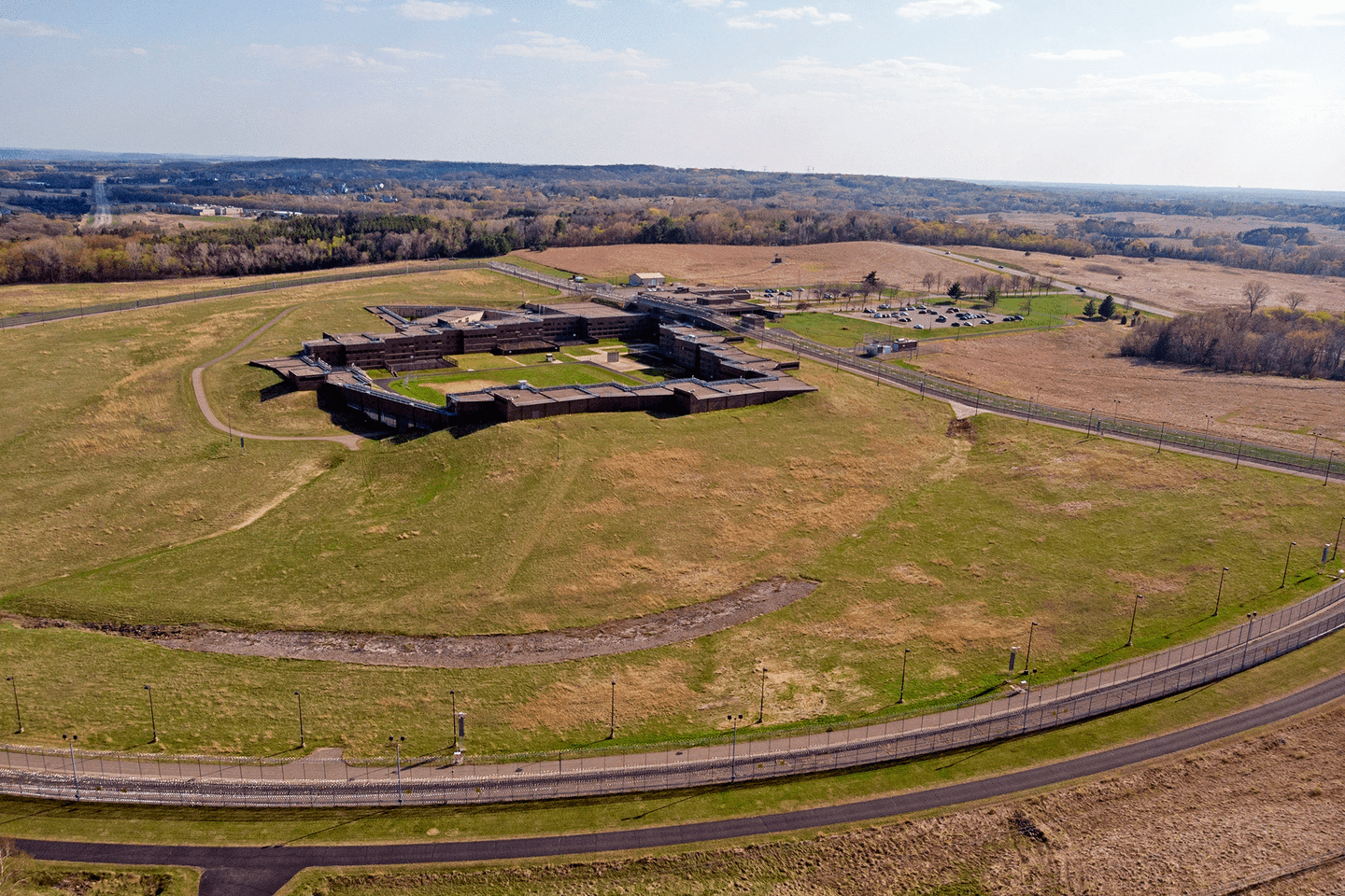شوێنی مانه&zwnj;وه&zwnj;ی بكوژه&zwnj;كه&zwnj;ی جۆرج فلۆید له&zwnj; زیندانی ئاوك پارك هایتس له&zwnj; مینیسۆتا