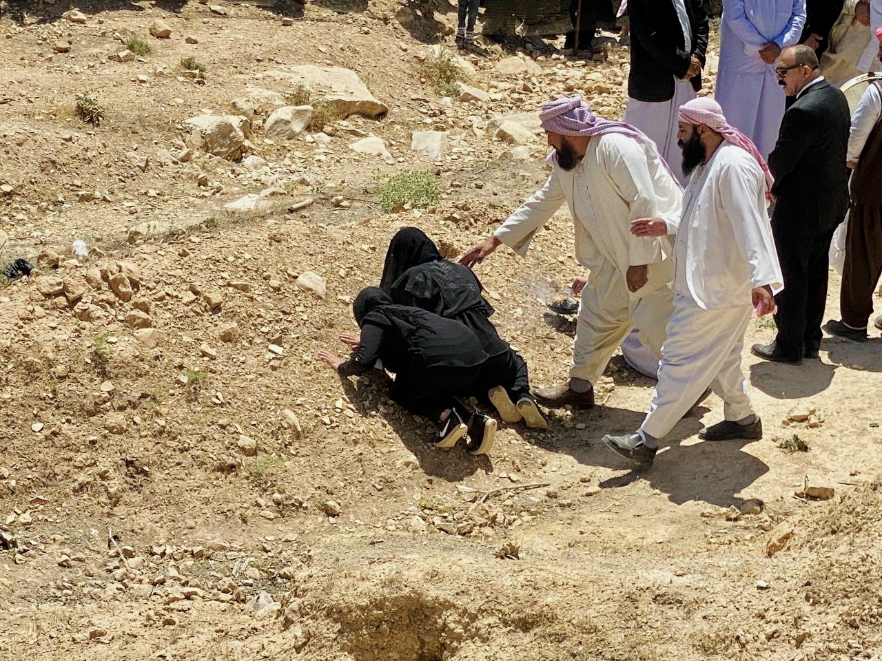 تا کنون ٣٤ گور دسته جمعی کشف شده‌اند