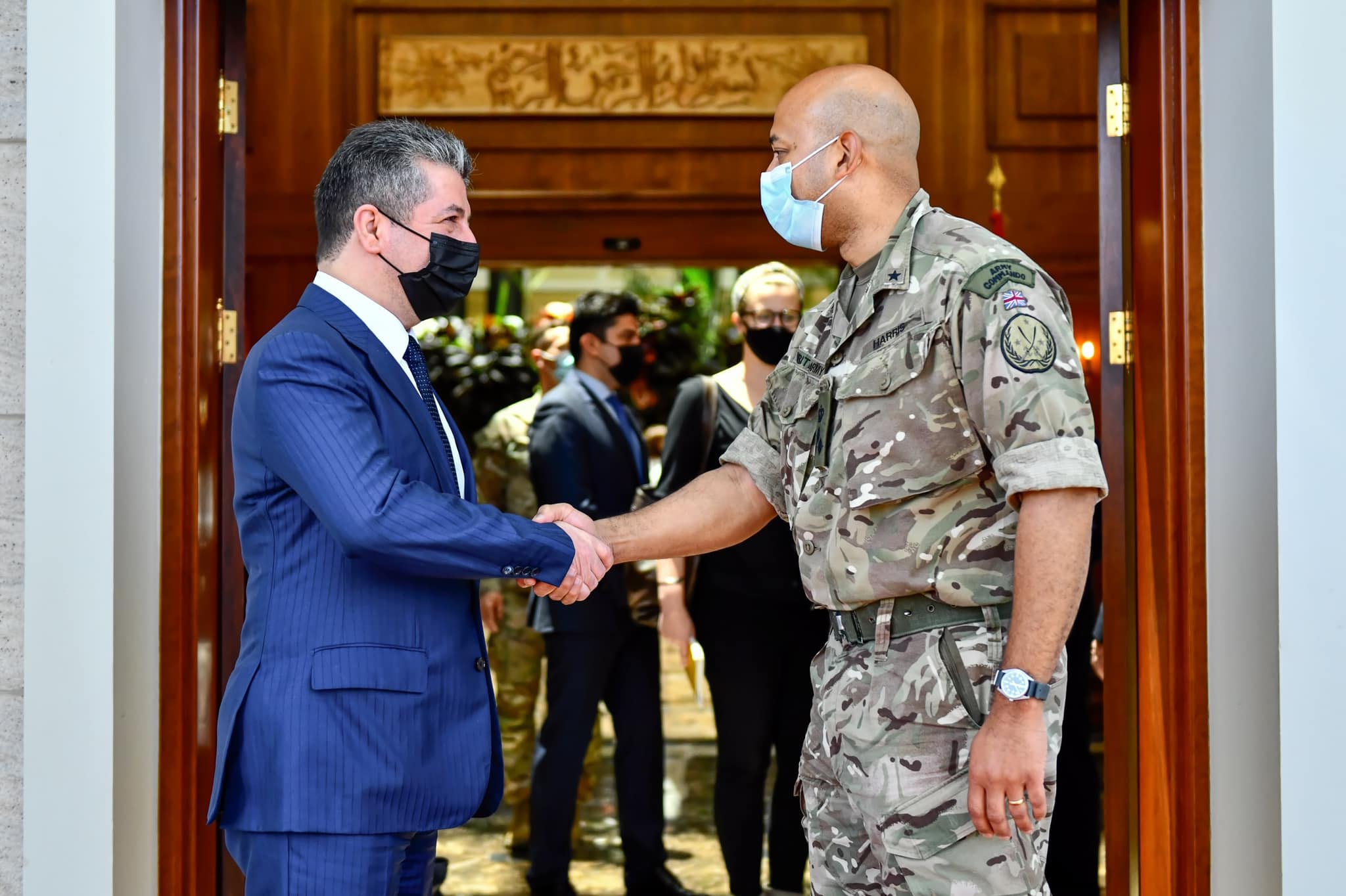 Kurdistan Region Prime Minister Masrour Barzani (left) shakes hands with the Deputy Commander General of the Coalition Forces in Iraq and Syria Brigadier-General Carl Harris in Erbil, July 3, 2022 (Photo: KRG)