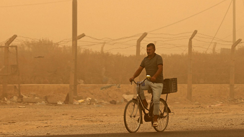 A man reacts as he rides his bicycle during a sandstorm in the town of Khalis, in Iraq's Diyala province, July 3, 2022. (Photo: Ahmad Al-Rubaye/AFP)