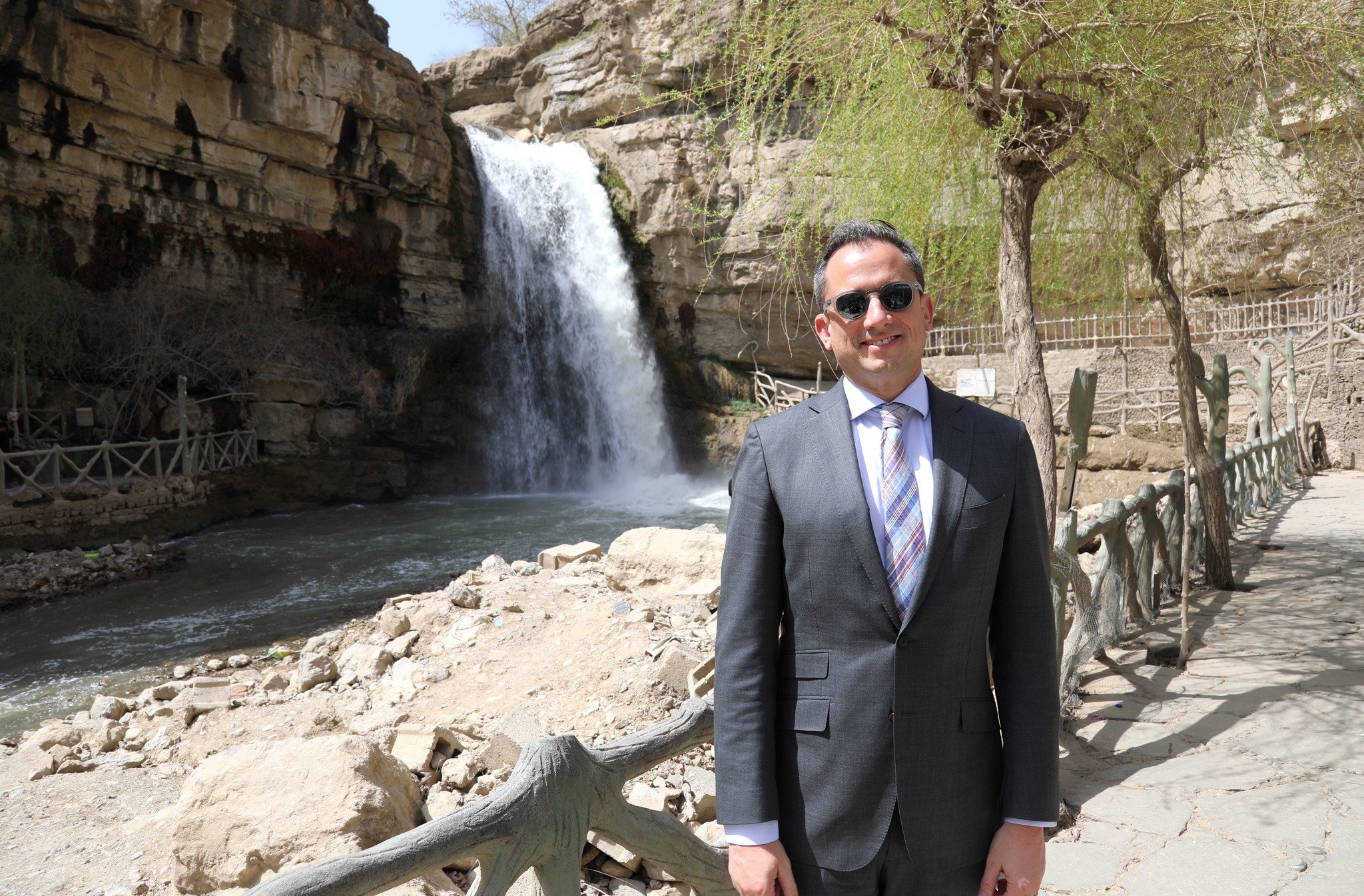 Outgoing US Consul General Robert Palladino poses for a photo near the famous Geli Ali Beg waterfall in Erbil province (Photo: US General Consulate in Erbil)