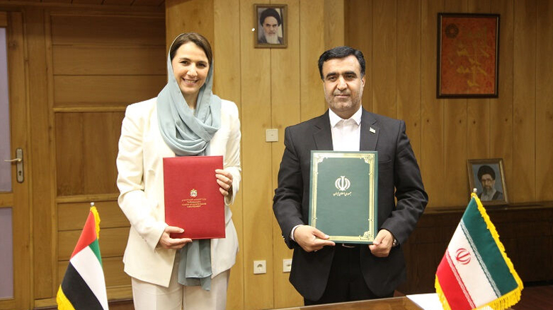 Ali Selajgeh, the head of Iran’s Environmental Protection Organization (right) stands alongside Mariam bint Mohammed Almheiri of the UAE Climate Change and Environment Ministry, July 12, 2022. (Photo: IRNA)