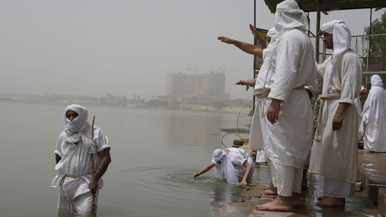 Sabean-Mandaean perform their rituals in the Tigris River in Baghdad, Iraq, marking their new year, July 16, 2022 (Photo: Hadi Mizban/AP)