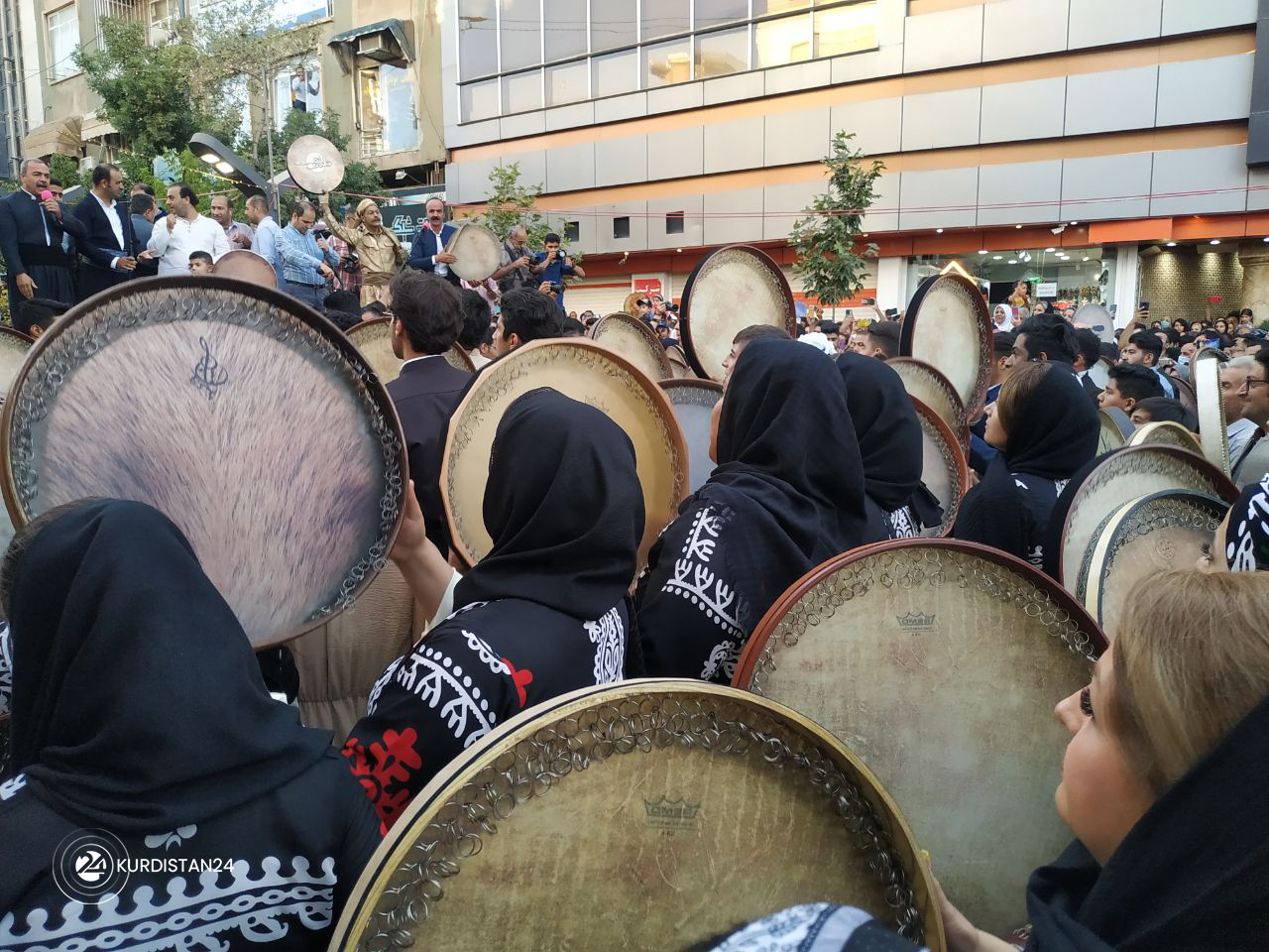 10em&icirc;n Fest&icirc;vala &ldquo;Def Neway&ecirc; Rehmet&rdquo; - W&ecirc;ne: Sara Cafer&icirc;