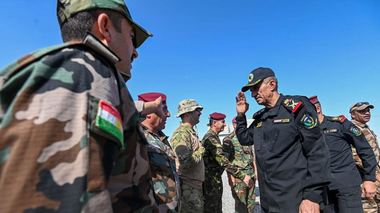 Abdul Wahab Al Saadi, the head of the Counter-Terrorism Service (CTS), salutes a Kurdistan Region Peshmerga commander in Makhmour, July 19, 2022 (Photo: Iraqi CTS/Facebook)