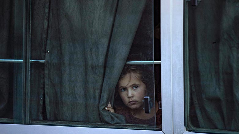 Zarokeke Tacikistanî di dema radestkirina bo şanda Tackikistanê– Wêne: AFP
