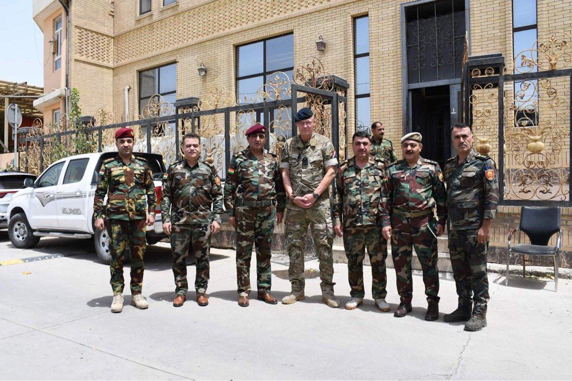 بەرپرسانی وەزارەتی پێشمەرگە لەگەڵ راوێژکاری سەربازی وڵاتی هۆڵەندا 