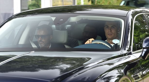 كریستیانۆ رۆناڵدۆ له&zwnj;گه&zwnj;ڵ خۆرخی مێندێزی به&zwnj;ڕێوبه&zwnj;ری كاره&zwnj;كانی. دووشه&zwnj;ممه&zwnj;، 26 ته&zwnj;مووزی 2022