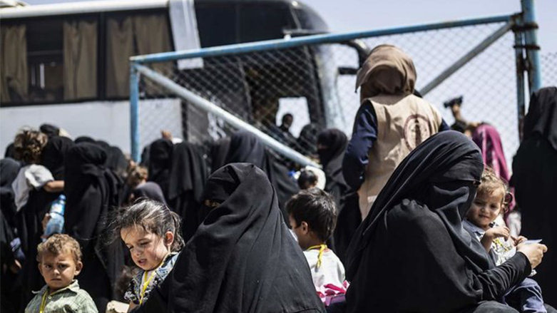 نساء وأطفال لعوائل داعش في مخيم الهول (فرانس برس)