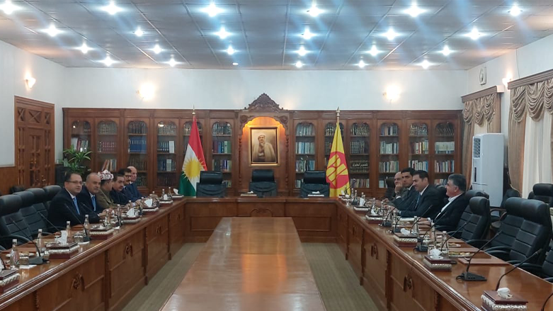 کۆبوونەوەی ئەمڕۆی نێوان هەردوو شاندی مەکتەبنی سیاسی پارتی و یەکێتی لە پیرمام | وێنە: هۆشمەند سادق - کوردستان24