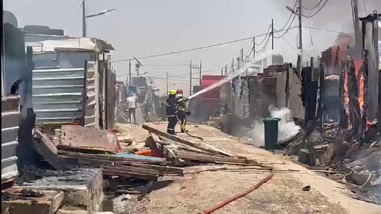 حريقٌ يلتهم 16 كرفانة في مخيمٍ للنازحين بأربيل