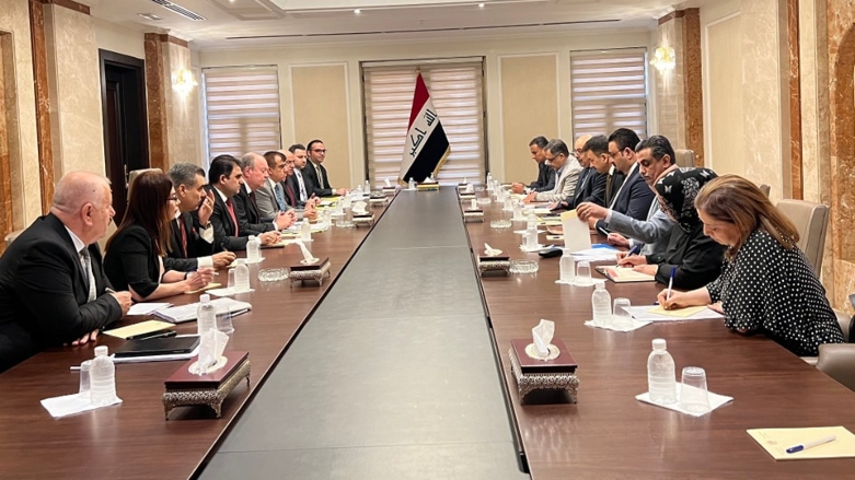 من اجتماعات الوفد مع مسؤولين في بغداد