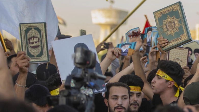 Iraqis raise copies of the Koran during a protest in Tahrir Square in Baghdad on July 20, 2023 (Photo: Adil AL-Khazali/AP)