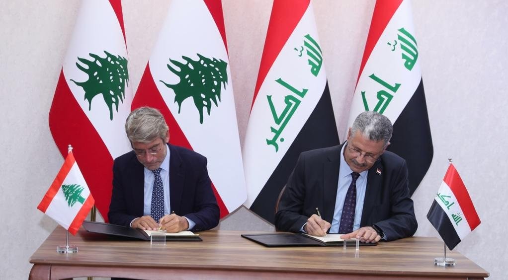 وزيرا الطاقة في العراق ولبنان خلال توقيع مذكرة التفاهم