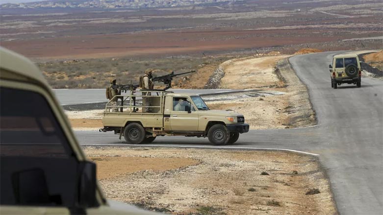 Ürdün askerleri, Suriye sınırında devriye geziyor (Foto: AP)