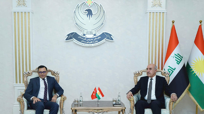 KRG Acting Minister of Natural Resources Kamal Mohammed Salih (right) during his meeting with Turkish Consul General to Erbil Mehmet Mevlut Yakut, July 25, 2023. (Photo: RG Ministry of Natural Resources)