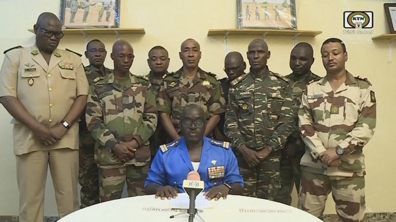 Nijer'de darbe yapan askerler