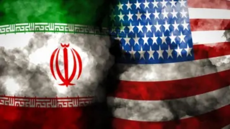 پرچم‌های آمریکا و ایران